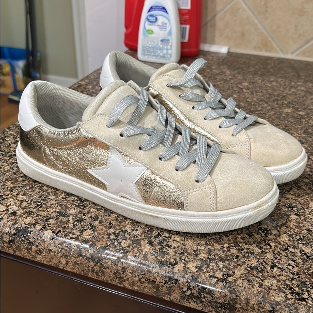 Star sneakers size 9